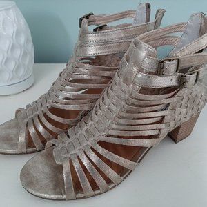 NWOT Not Rated Ofanto Gold Gladiator Sandals, 9